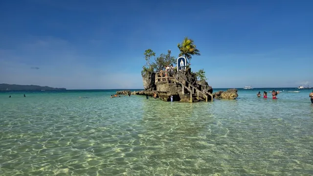 Willy's Rock in Boracay